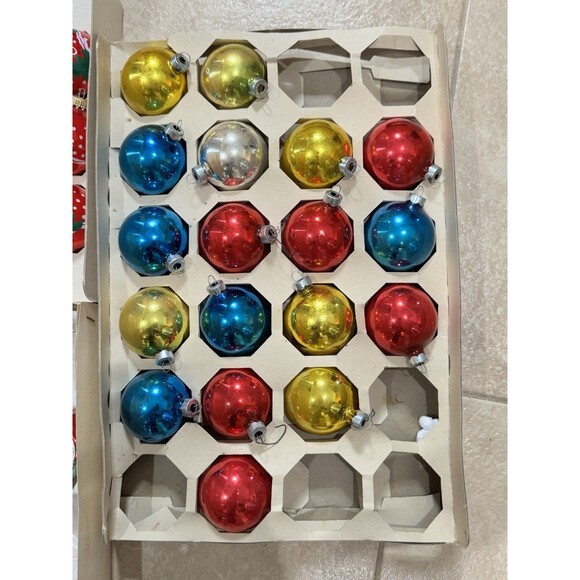 VINTAGE LOT 37 GLASS MULTICOLOR  CHRISTMAS TREE ORNAMENTS BOXES HANDPAINTED - Picture 7 of 9